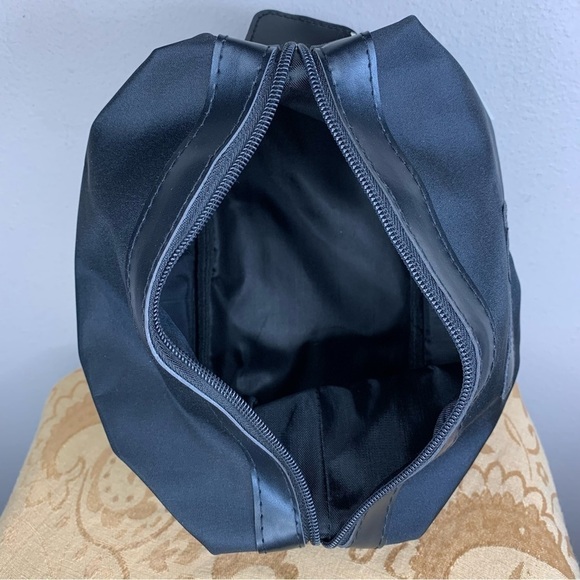 NEW GUESS Black Toiletry Bag Classic Zip Closure Travel Cosmetic - Picture 2 of 9